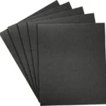 Papier abrasif imperméable NovoAbrasive, SiC 230 mm x 280 mm, grain P600, lot de 50 feuilles (8 unités) Papier abrasif imperméable NovoAbrasive, SiC 230 mm x 280 mm, P600, lot de 50 pièces.