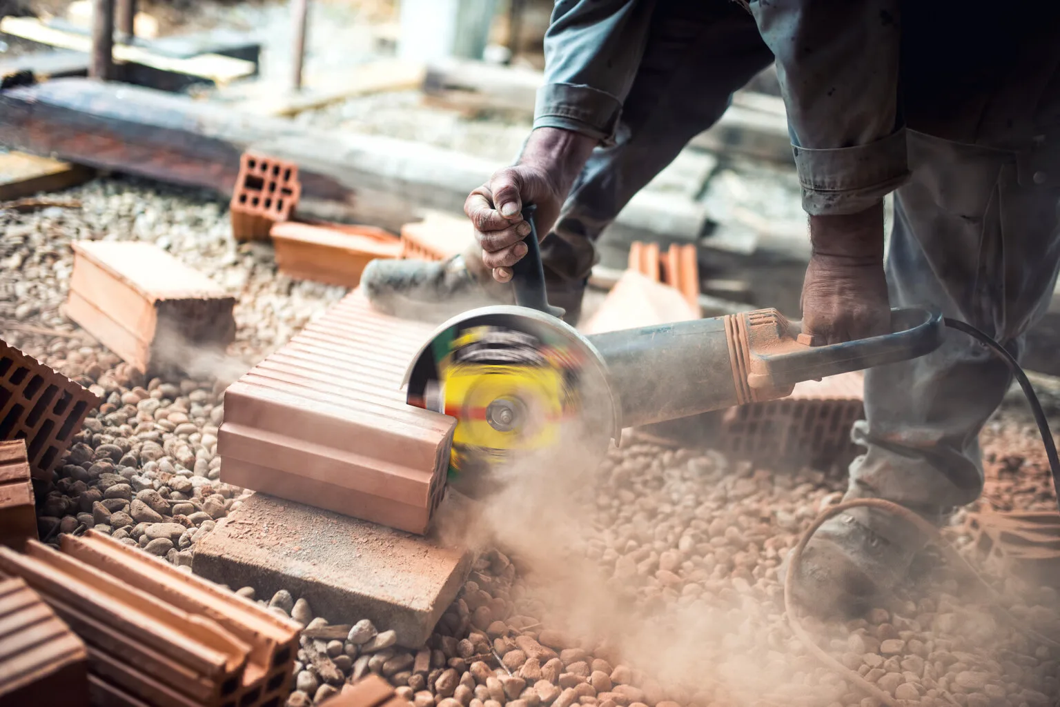 Comparison of concrete cutting with diamond and abrasive discs