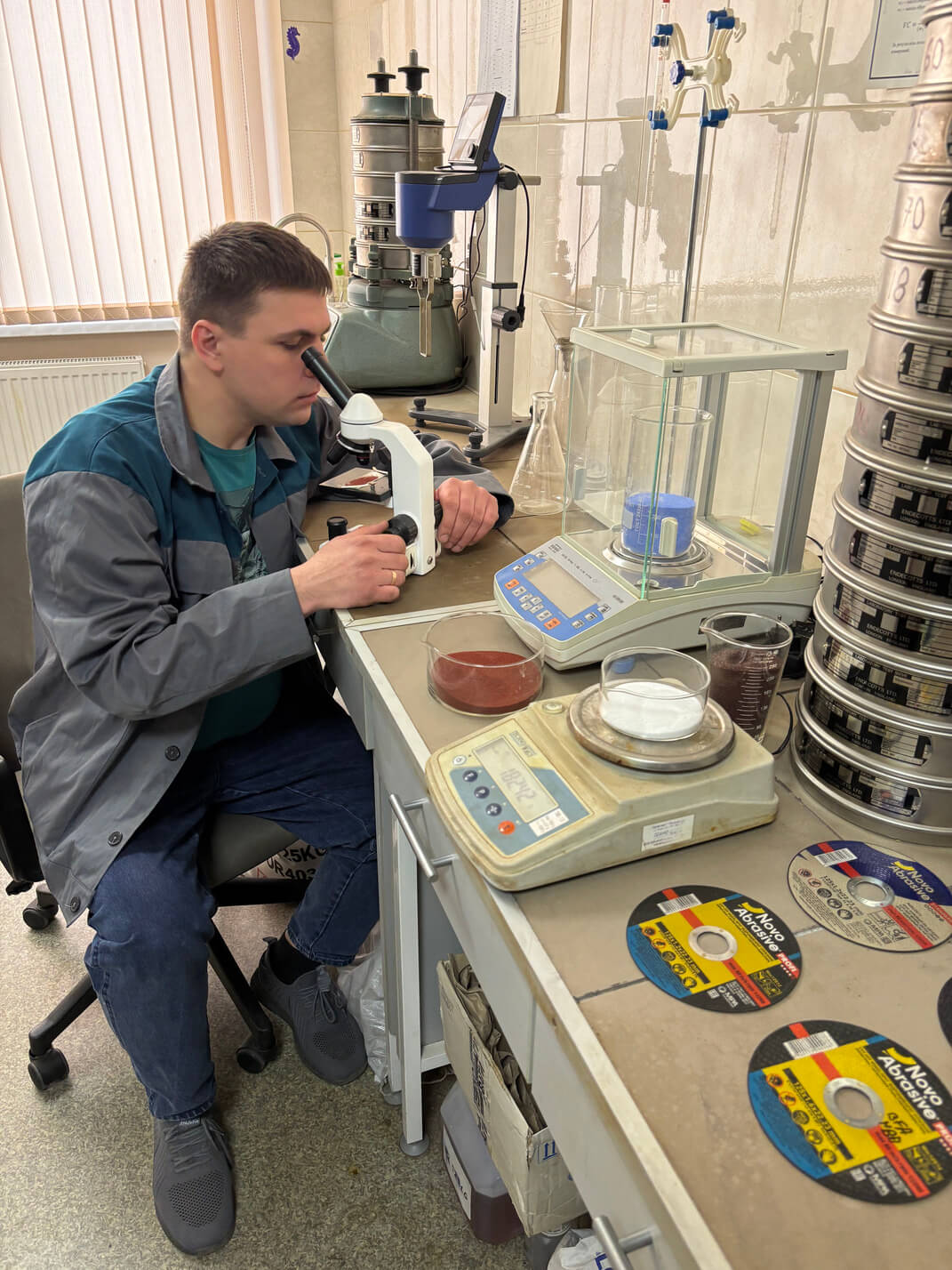 Лабораторія контролю якості NovoAbrasive — сертифіковане обладнання для тестування абразивних кругів за методологією oSa